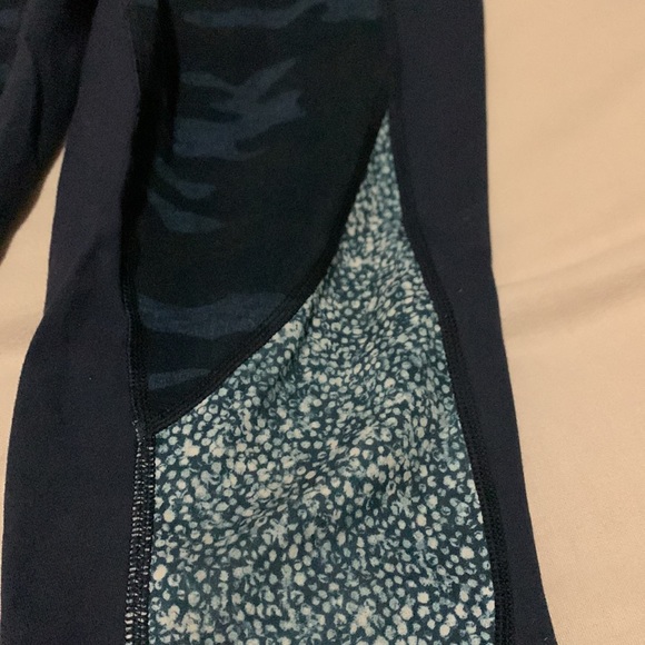 Lululemon. Capris size 4 - Picture 2 of 3